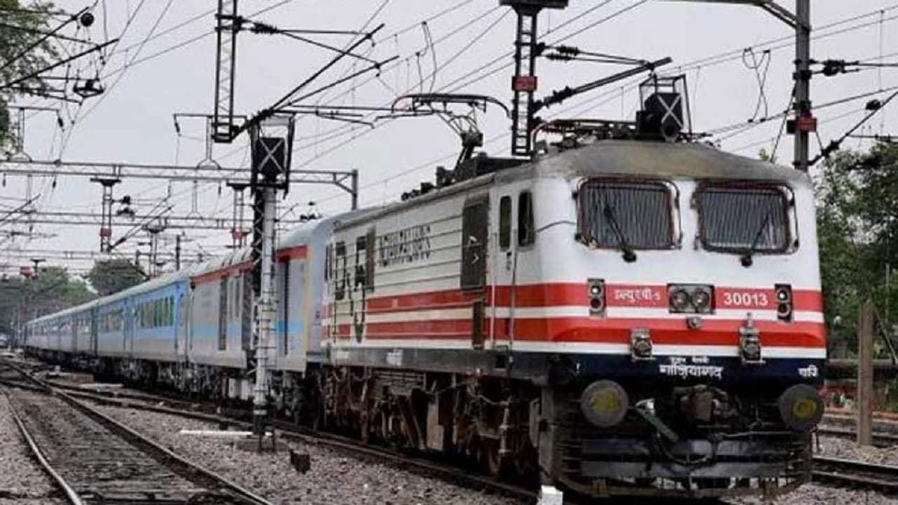पटना समेत पूर्व मध्‍य रेलवे की 40 ट्रेनें रद्द, कई ट्रेनें  80 से 90 की स्पीड में चलेंगी, जानिए क्यों?