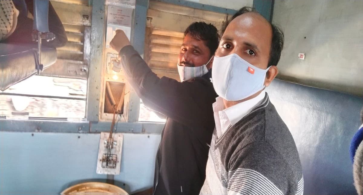 Coronavirus updates: 10 जनवरी से रेलयात्रा नहीं कर पायेंगे, अगर नहीं ली है कोरोना वैक्सीन की दोनों डोज