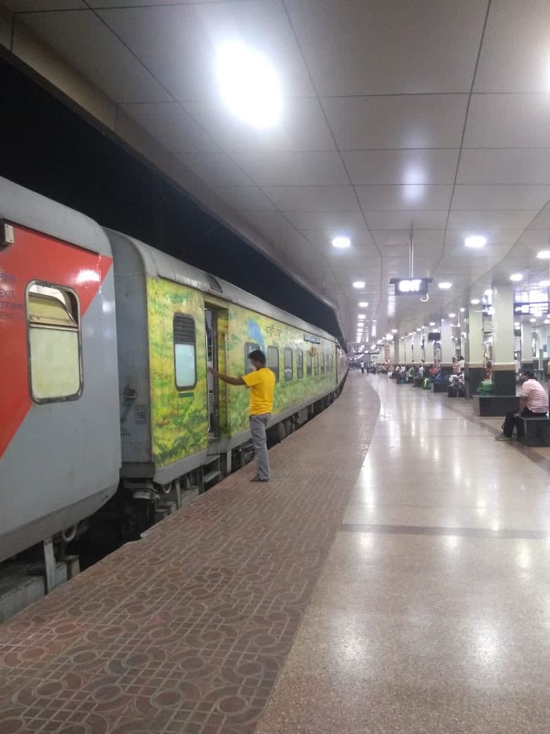 बजट 2023: 'भारतीय रेल को और सहारे की दरकार'