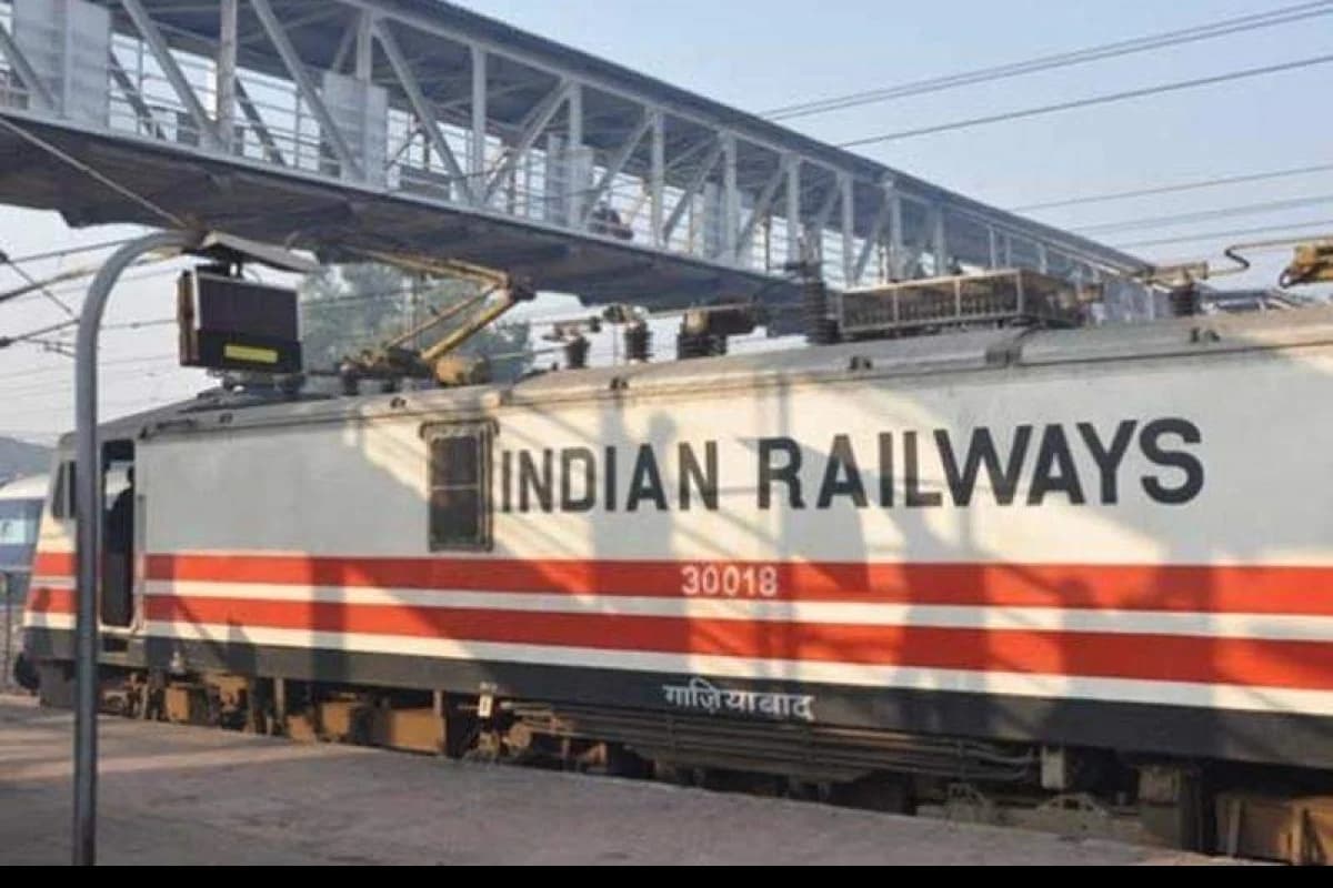 Indian Railways News: रेलवे पर कोरोना का कहर, अब तक एक लाख कर्मचारी कोरोना के शिकार, हर रोज 1000 कर्मी हो रहे हैं संक्रमित