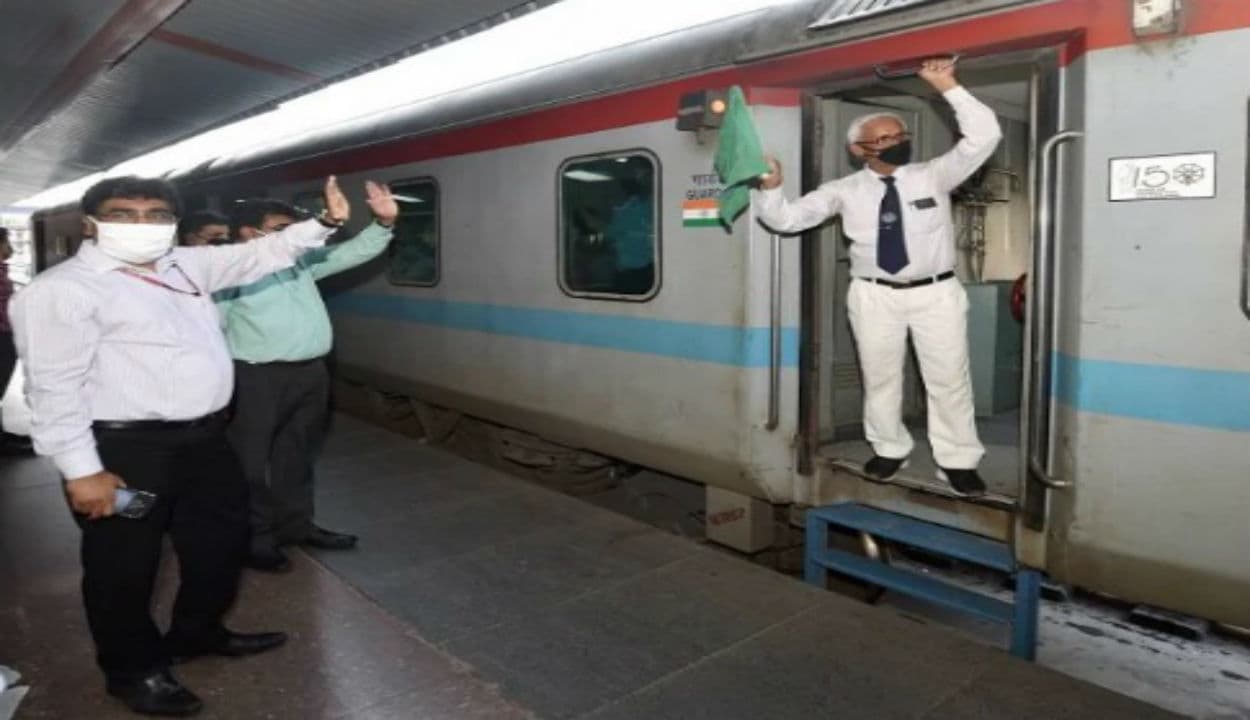 ट्रेनों के टाइम टेबल को बदलने जा रहा है Indian Railways और 500 रेलगाड़ियों को करेगा बंद, पढ़िए पूरी खबर...