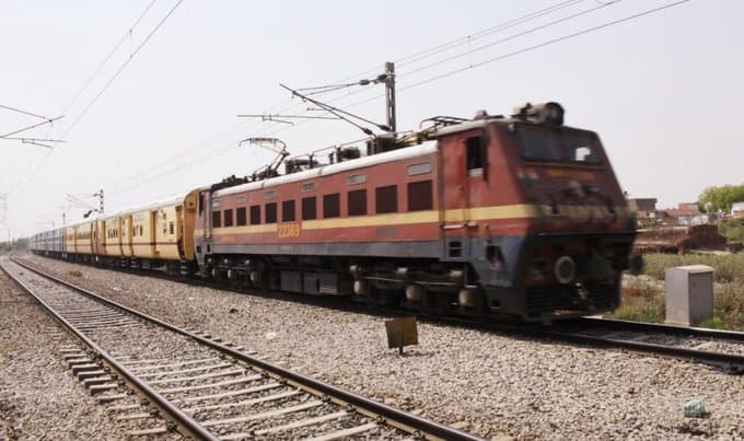 Cancelled Trains List: रेलवे ने इन ट्रेनों को किया कैंसिल, घर से निकलने के पहले देख लें लिस्‍ट