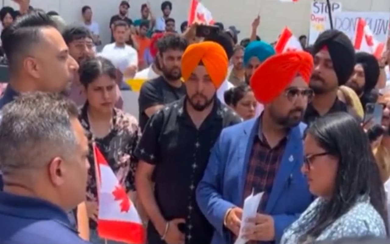 Canada Protest: विरोध कर रहे भारतीय छात्रों को राहत, निर्वासन पर लगी रोक