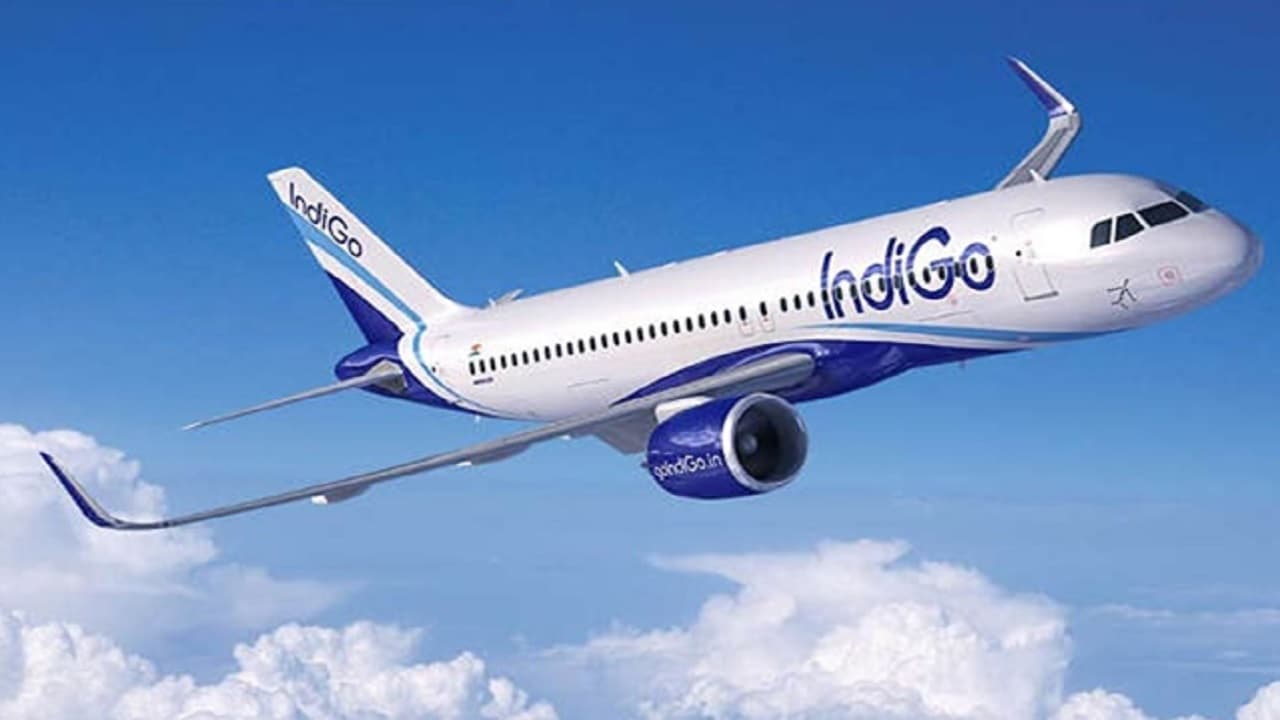 IndiGo के विमानों में होंगे तीन निकास द्वार, प्लेन से सिर्फ 7 मिनट में उतर जाएंगे यात्री