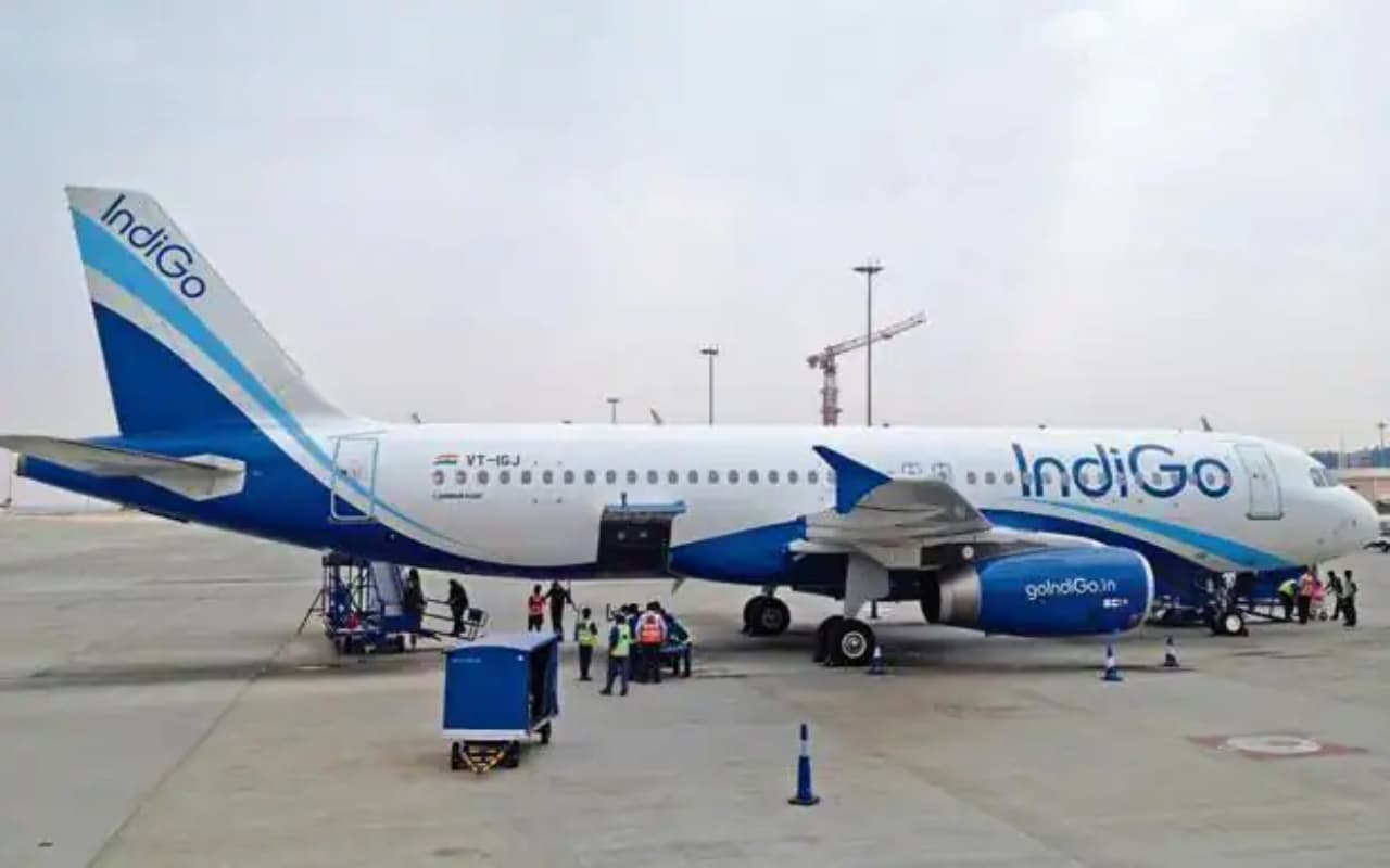 Indigo का हवाई सफर हुआ महंगा, कंपनी आज से 1000 रुपये तक एक्स्ट्रा फ्यूल चार्ज करेगी वसूल