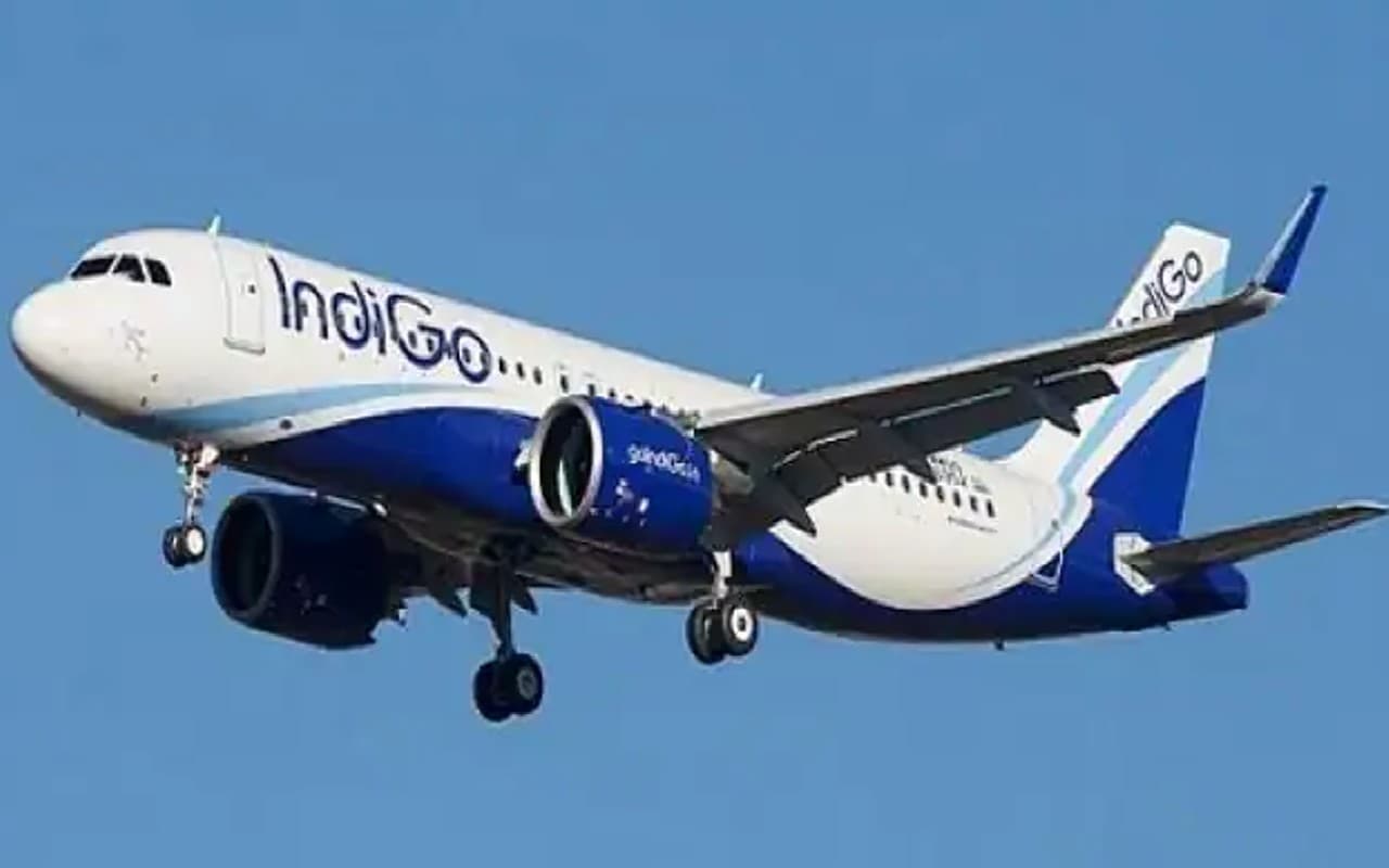Go First की कार Indigo विमान के नीचे आई, नोज व्हील में टकराने से बाल-बाल बची, जानें पूरा मामला