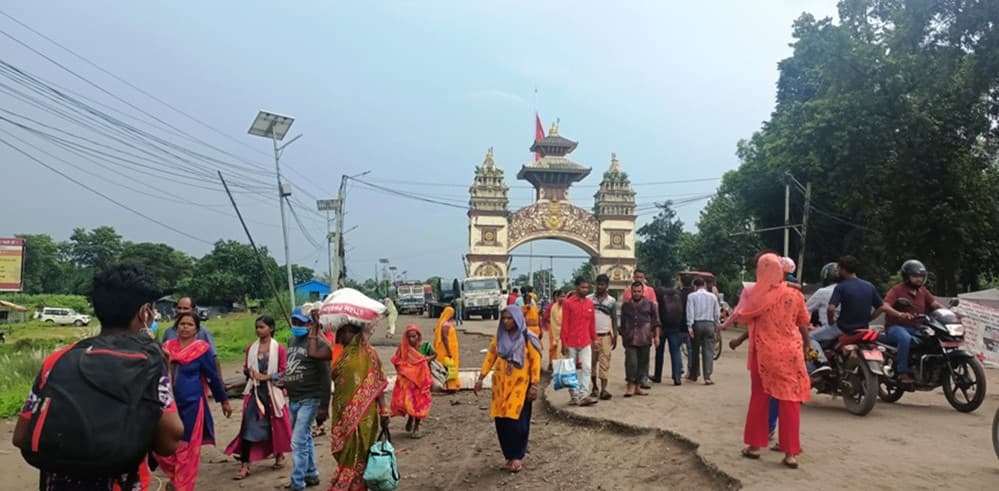 नेपाल में नहीं हो रही भारतीय वाहनों की एंट्री, पीएम देउवा कर चुके थे ऐलान, पेश है रक्सौल से Ground Report