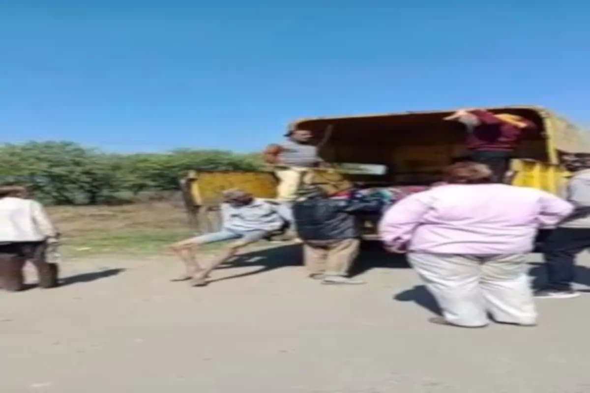 इंदौर में बेघर बुजुर्गों को ट्रक में जानवरों की तरह भरकर शहर के बाहर छोड़ा, VIDEO वायरल होने के बाद CM शिवराज ने लिया एक्शन