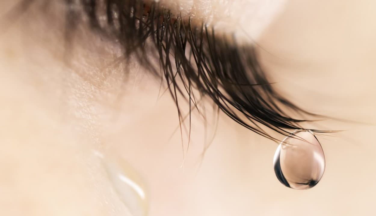 कोरोना काल में ज्यादा आंसू बहाना भी है खतरनाक, तेजी से फैल सकता है वायरस का संक्रमण