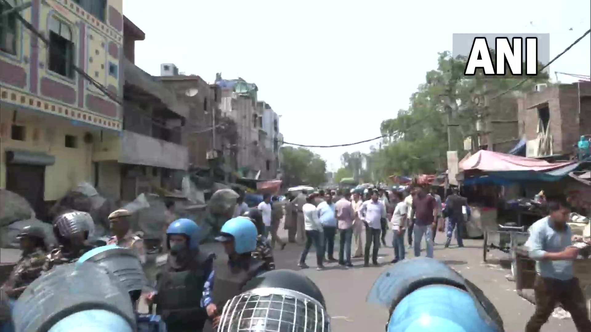 जहांगीरपुरी हिंसा: दिल्ली पुलिस आयुक्त की अपील- सोशल मीडिया की अफवाहों पर न दें ध्यान, 100 की हो गई पहचान