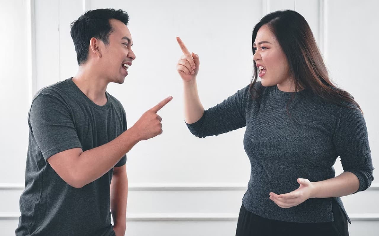 बेइज्जती भरे कॉम्प्लिमेंट्स का ऐसे दे शानदार तरीके से जवाब, जान लीजिए ये जरूरी टिप्स