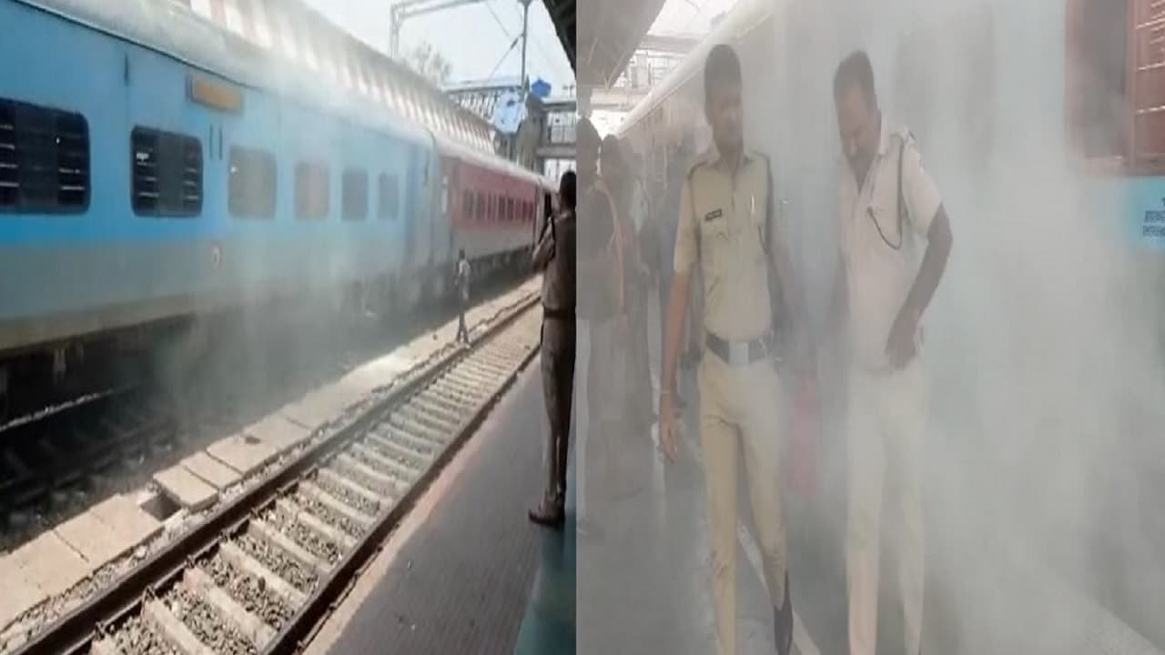 बिहार: भागलपुर में ट्रेन के पहिए के पास से निकलने लगा धुंआ, ब्रेक बाइंडिंग की वजह से रोकी गयी इंटरसिटी