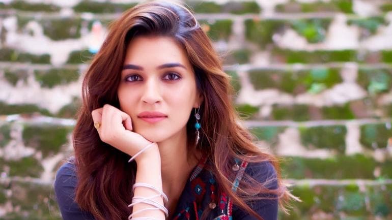 Lockdown के दौरान बढ़ी घरेलू हिंसा पर Kriti Sanon द्वारा लिखी नई कविता