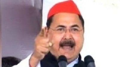 केशव प्रसाद अपना नाम बदल कर 'स्टूल प्रसाद' क्यों नहीं रख लेते? पूर्व मंत्री ने डिप्टी सीएम पर कसा तंज