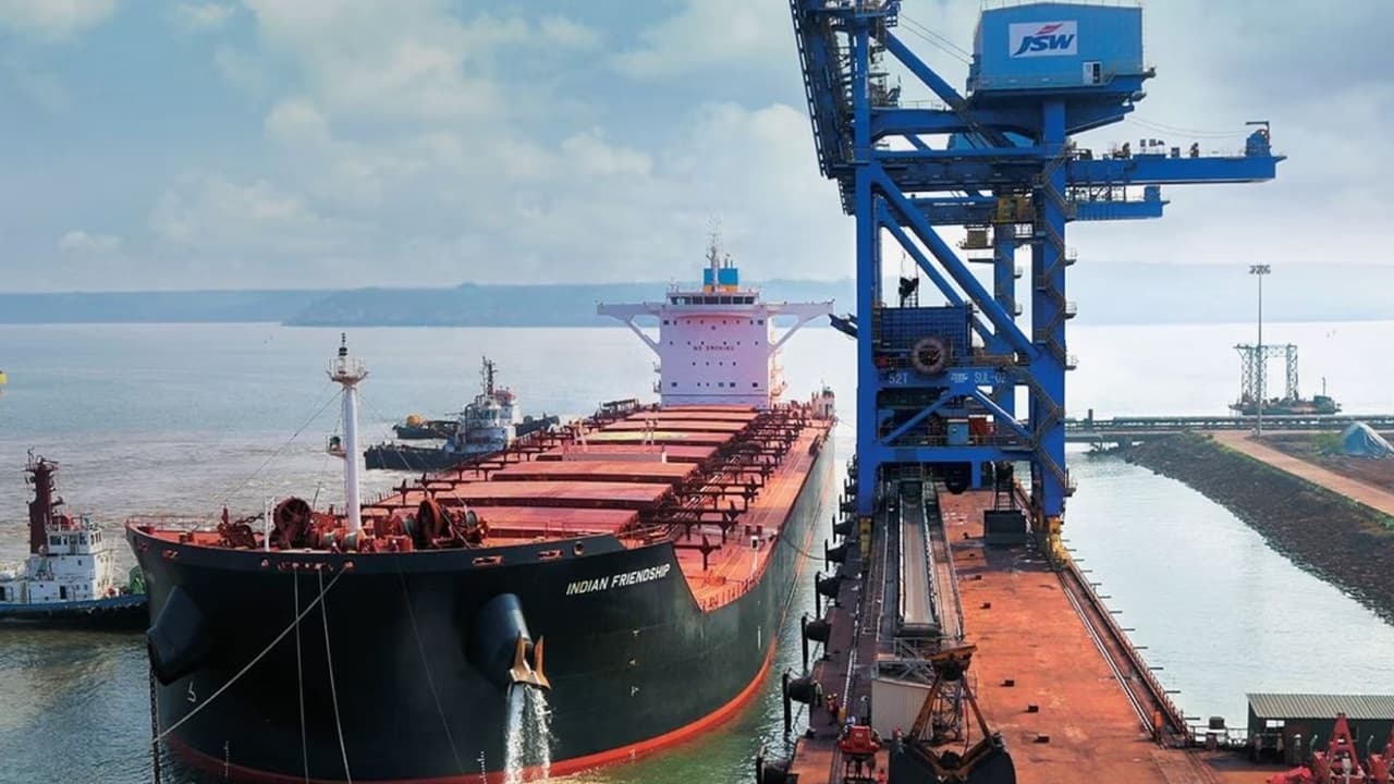 JSW Infrastructure IPO Listing: जेएसडब्ल्यू इन्फ्रा के शेयर 20% ऊपर लिस्ट, हर लॉट पर मिला 3024 का मुनाफा