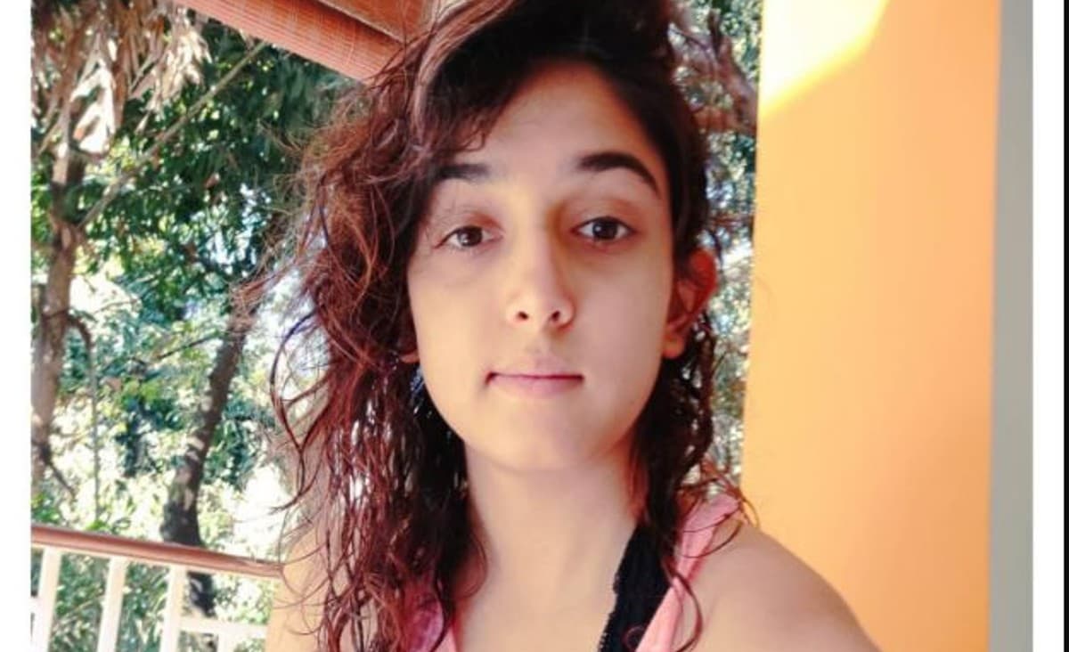 Ira Khan ने ऑफ शोल्डर ड्रेस में शेयर की बेहद ग्लैमरस तसवीर, फातिमा सना शेख के कमेंट ने खींचा ध्यान