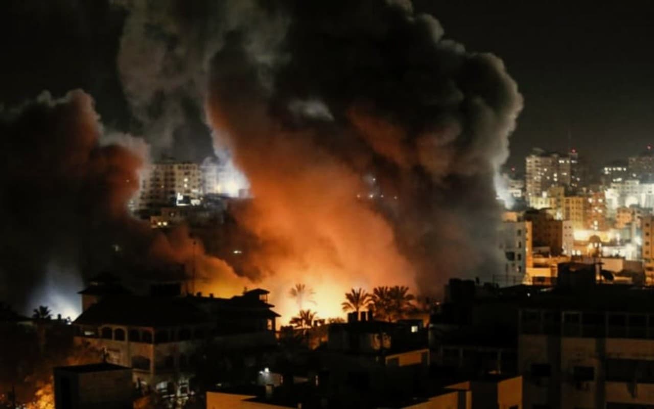 Israel Attack: सीरिया की राजधानी दमिश्क में इजरायल का भीषण हमला, मिसाइल अटैक में 15 लोगों की मौत