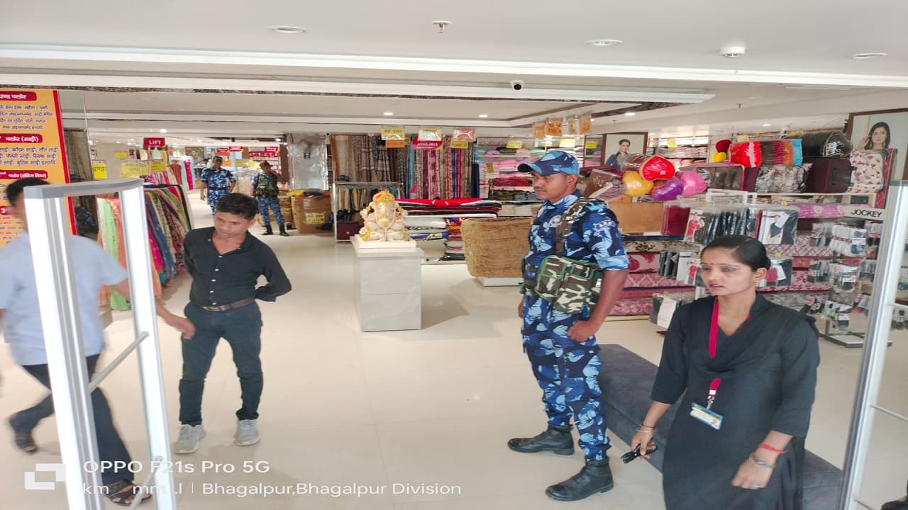 बिहार में इनकम टैक्स की छापेमारी, भागलपुर-आरा और मुजफ्फरपुर स्थित नागरमल मॉल में रेड