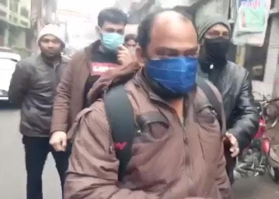 IT Raid: भागलपुर के पूर्व डिप्टी मेयर राजेश वर्मा के घर से पेन ड्राइव और कागजात गायब, हंगामे के बाद बरामद