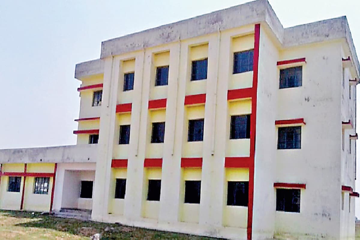 आईटीआई धनबाद के 21 ट्रेड की 132 सीटें रह गयीं रिक्त, सबसे अधिक फाउंड्री मैन ट्रेड की सीटें खाली