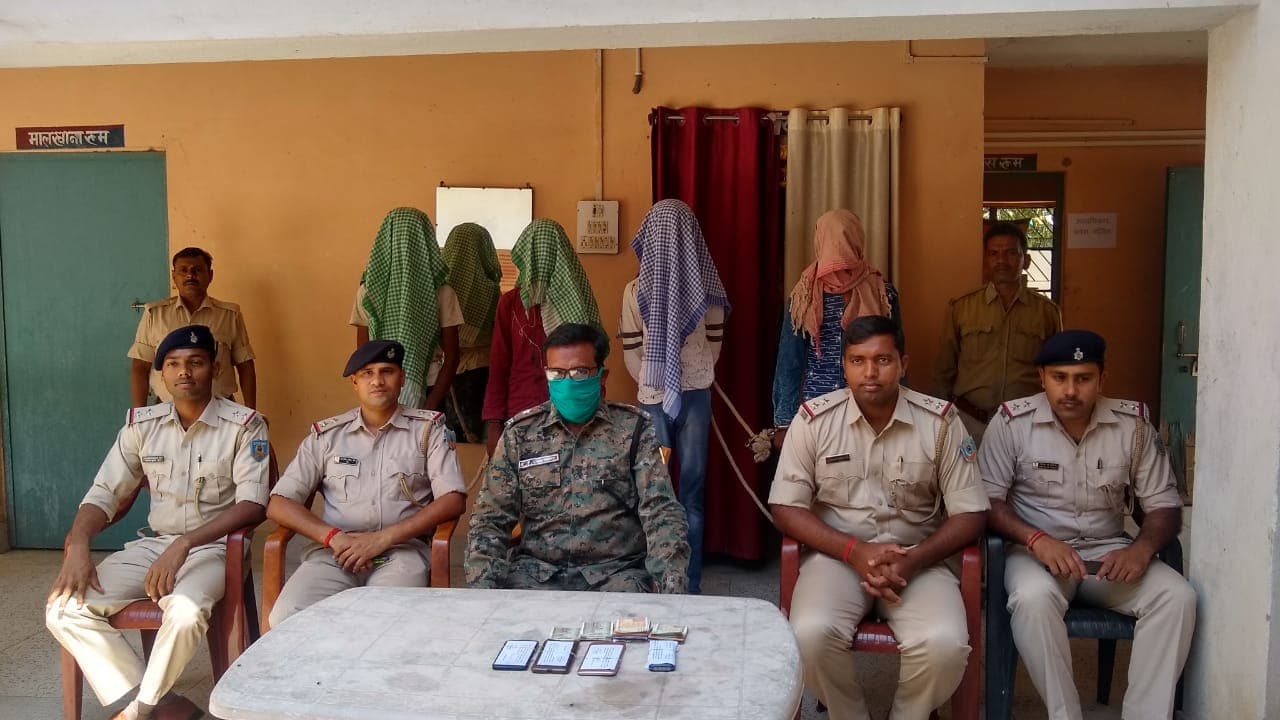 इटखोरी पुलिस ने सब्जी लूट कांड में शामिल लुटेरों को किया गिरफ्तार