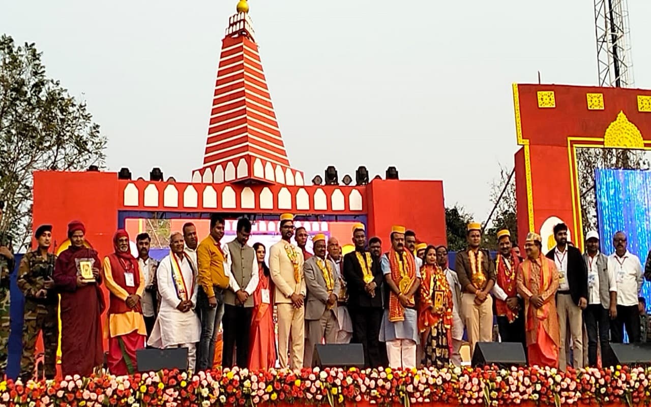 झारखंड : राजकीय इटखोरी महोत्सव की भव्य शुरुआत, श्रम मंत्री सत्यानंद भोक्ता बोले-विकसित होंगे सभी धार्मिक स्थल