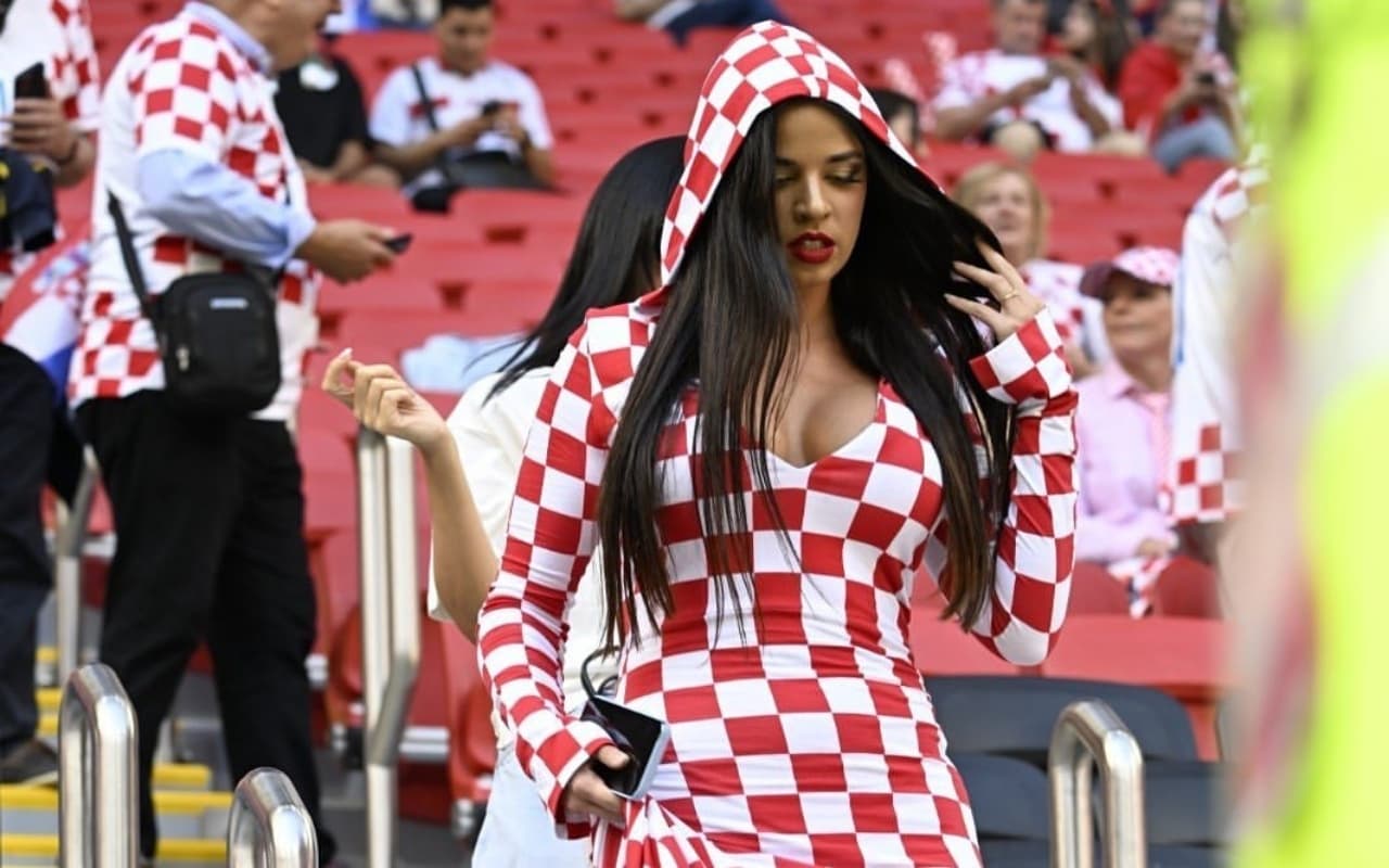 FIFA World Cup 2022: खिलाड़ियों से भी ज्यादा चर्चा में रही ये क्रोएशियाई फैन, जानें कौन हैं इवाना नॉल?