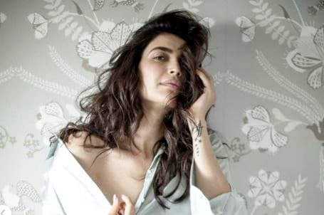 करिश्मा तन्ना के बोल्ड फोटोशूट से नहीं हटेगी नजरें, देखें 'नागिन' एक्ट्रेस की हॉट PHOTOS