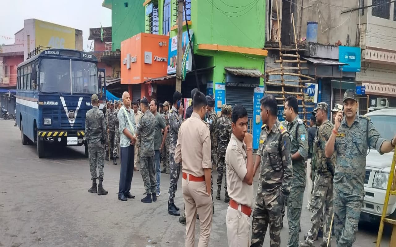 पूर्वी सिंहभूम के हल्दीपोखर में रामनवमी झंडा जुलूस विवाद के बाद बंद रहा बाजार, गश्ती करती रही पुलिस