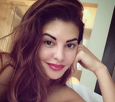 सोशल मीडिया पर आग लगा रही जैकलीन फर्नांडीस की ये बोल्ड तस्वीरें, आप भी देखें