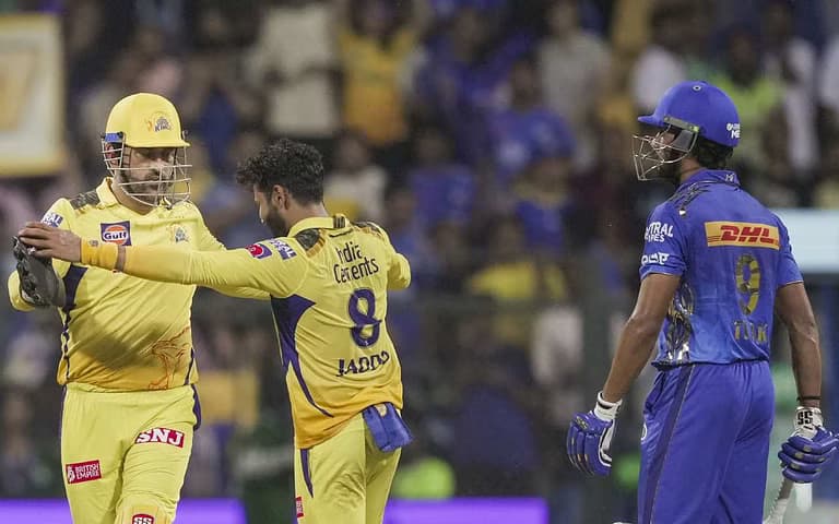 CSK vs MI: सुनील गावस्कर ने रवींद्र जडेजा की तारीफ में पढ़े कसीदे, कहा - MS Dhoni की तरह वह बिल्कुल निडर