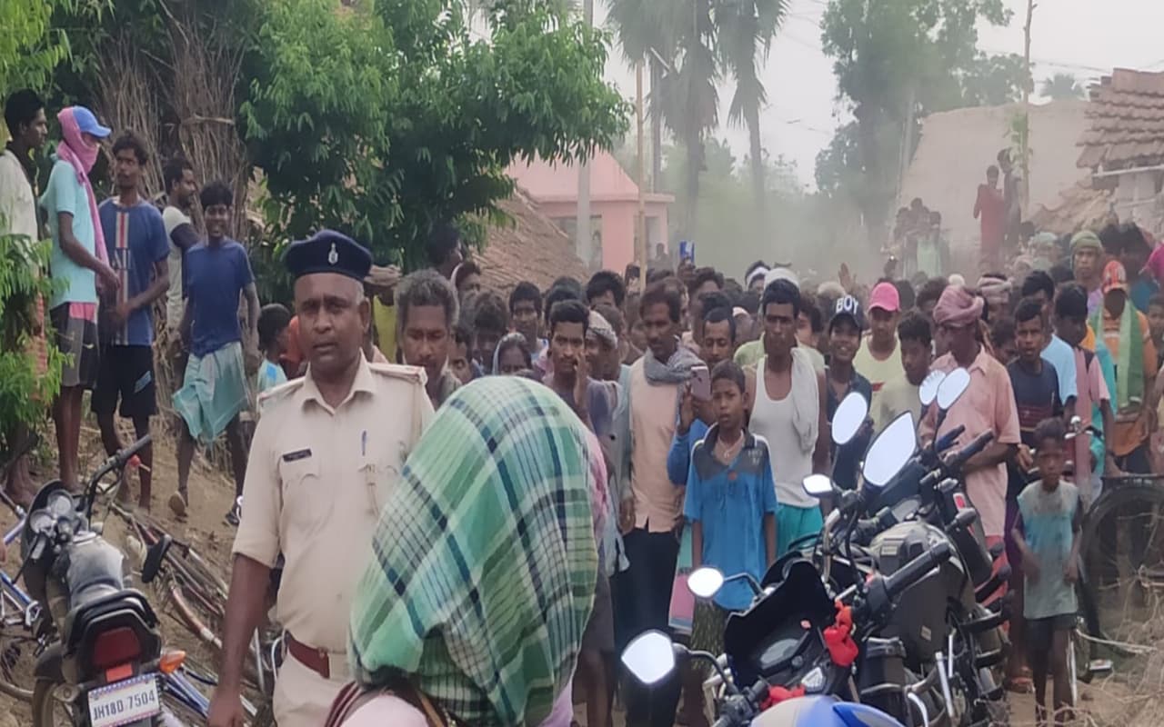 साहिबगंज में जादू-टोना के नाम पर आधा दर्जन तांत्रिकों को ग्रामीणों ने बंधक बनाकर कर दी पिटाई, कई बेहोश