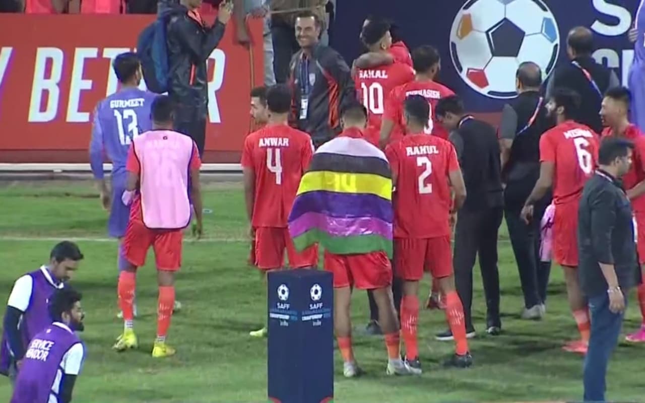 SAFF Championship: भारत की जीत पर जैक्सन सिंह ने 'मणिपुर के झंडे' के साथ मनाया जश्न, सोशल मीडिया पर मचा बवाल