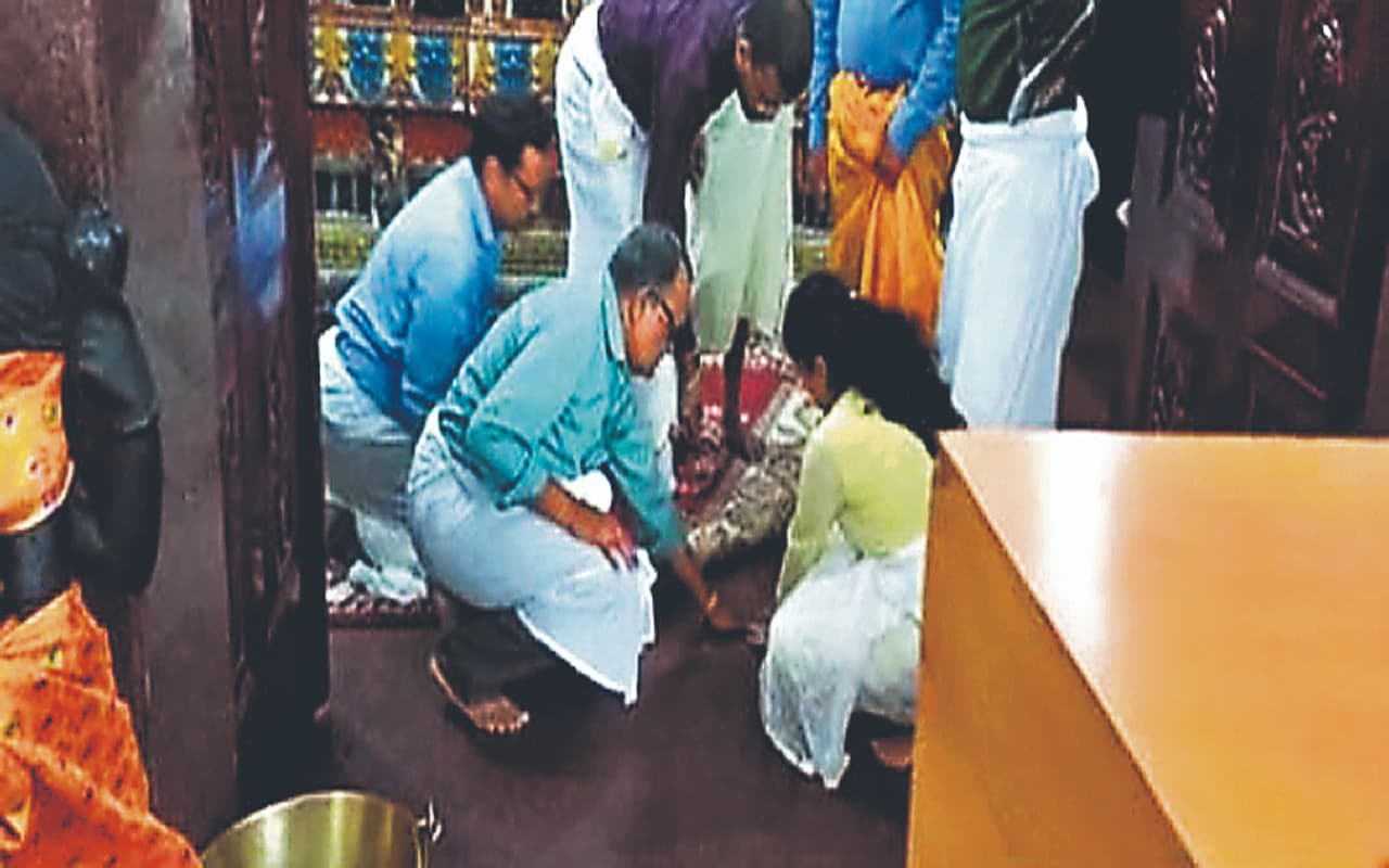 रांची के जगन्नाथपुर मंदिर के गर्भगृह की जांच कर टीम बोली- टाइल्स में सिलिका होने से फर्श हो रहा गर्म