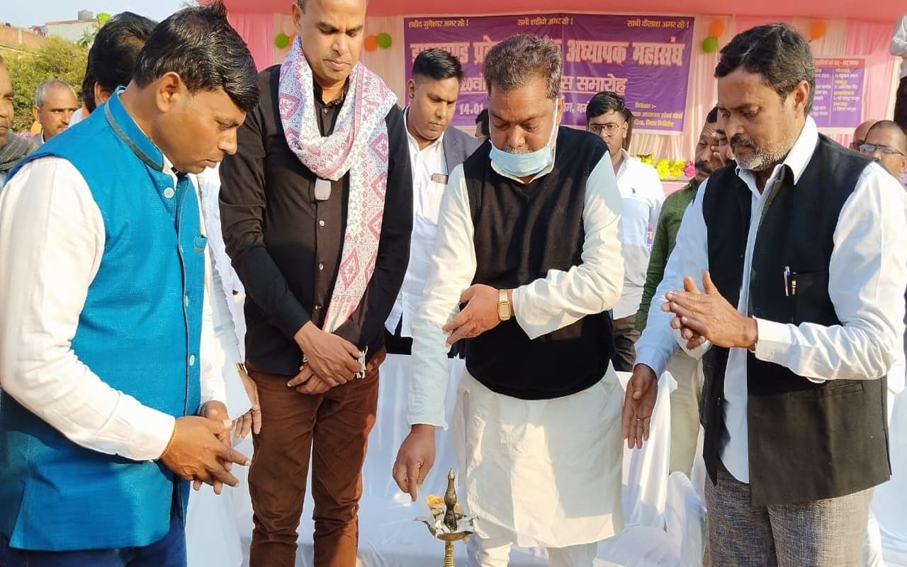 पारा शिक्षकों के कार्यक्रम में शिक्षा मंत्री जगरनाथ महतो ने की रसोइया के मानदेय में Rs 1000 की वृद्धि की घोषणा