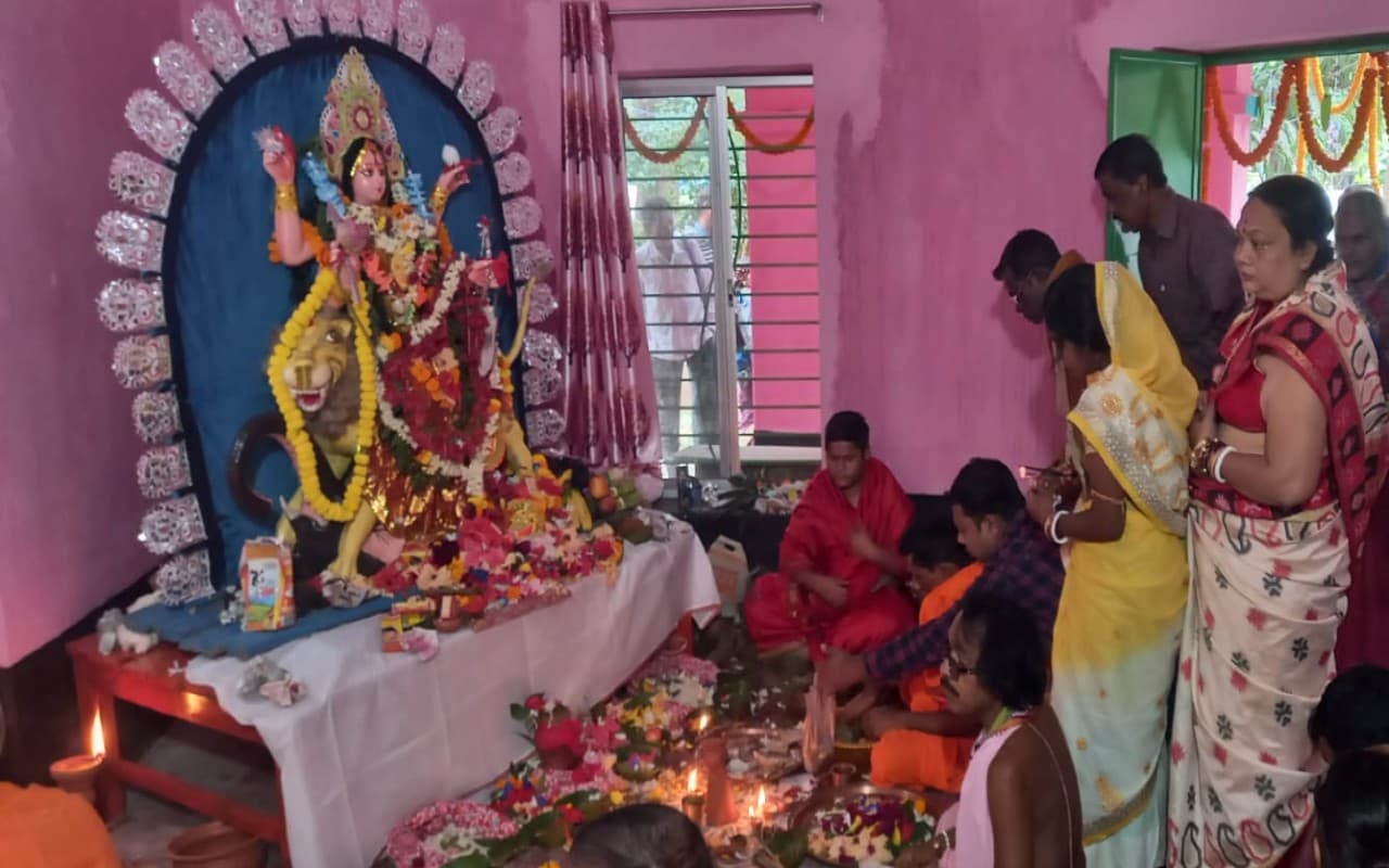 सरायकेला खरसावां में जगद्धात्री पूजा शुरू, धूमधाम से की गई पूजा-अर्चना
