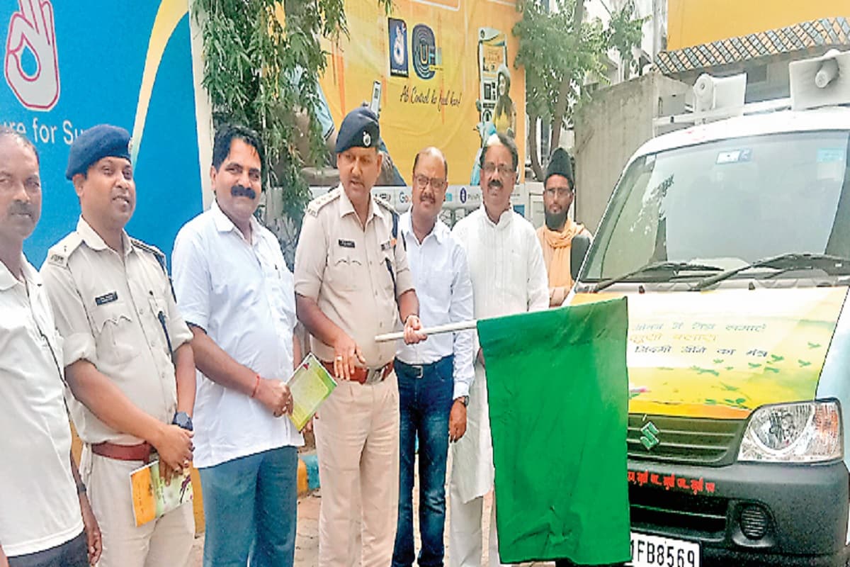 लोहरदगा में तनाव, आत्महत्या की प्रवृत्ति को रोकने के लिए खुशी रथ पहुंचा लोहरदगा