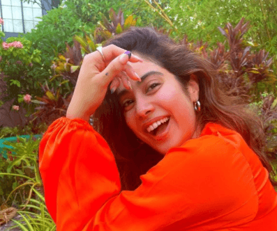 PHOTOS : ऑरेंज बिकिनी में कहर ढा रही जाह्नवी कपूर, देखें एक्ट्रेस की कातिलाना अदाएं