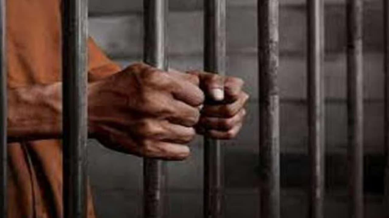 UP Good News: जेल में सजा काट रहे कैदियों की अब घरवालों से हो सकेगी मुलाकात, कोविड गाइडलाइन में मिली राहत