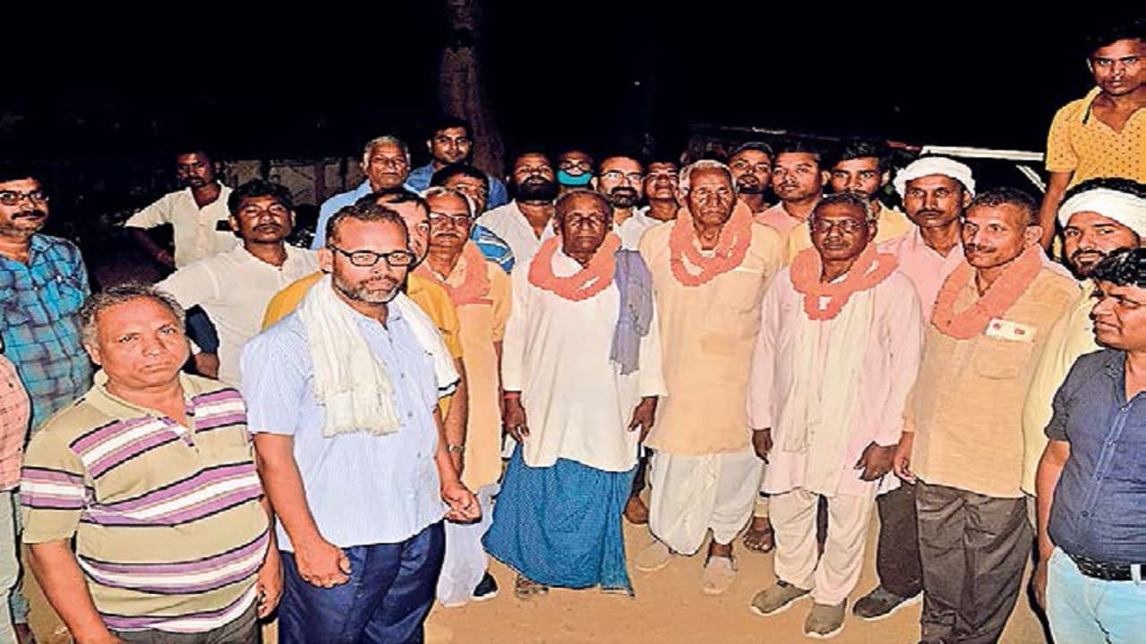 Bihar : भागलपुर दंगा के दोषी समेत 5 कैदी समय से पहले रिहा, विश्व हिंदू परिषद के सदस्य स्वागत करने पहुंचे Bihar : भागलपुर दंगा के दोषी समेत 5 कैदी समय से पहले रिहा, विश्व हिंदू परिषद के सदस्य स्वागत करने पहुंचे