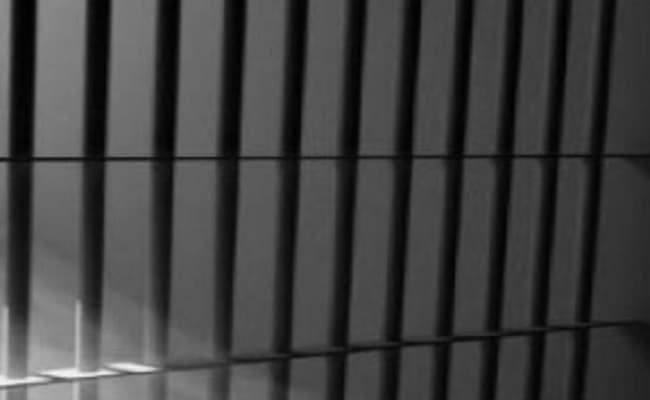 ग्रेटर नोएडा की जेल में बंद कैदी की मौत, झगड़े के दौरान नाली में गिर गया था आरिफ