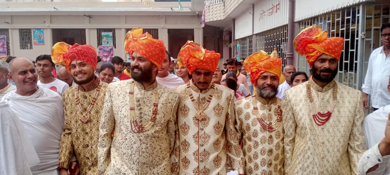 भगवान महावीर के एक स्लोगन ने बदल दी इंजीनियर अविरल जैन की जिंदगी, 30 लाख का पैकेज छोड़ बनेंगे जैन मुनि