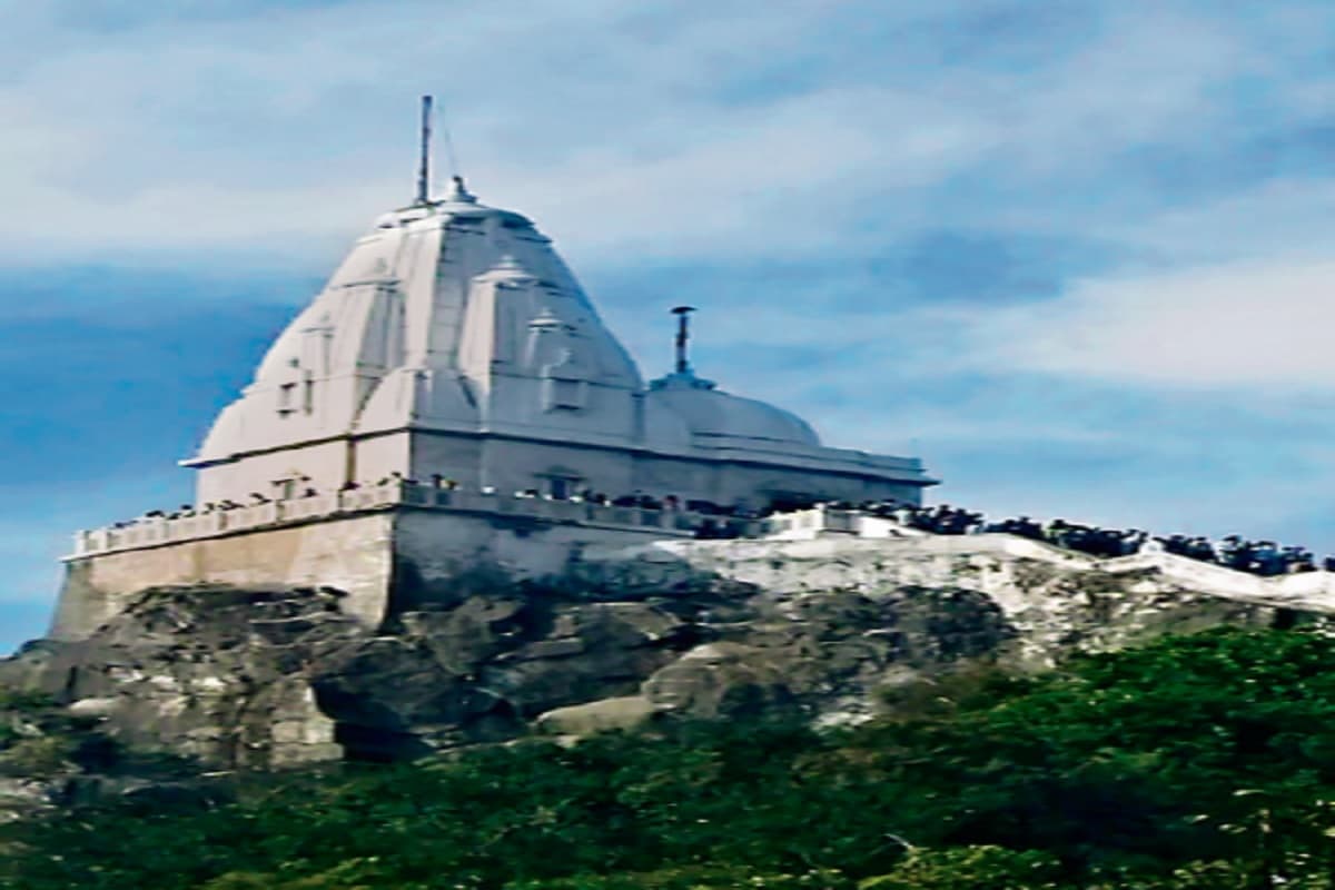 सम्मेद शिखर को पर्यटक स्थल घोषित करने के विरोध में गिरिडीह में निकाला जायेगा मौन जुलूस, सौंपेंगे ज्ञापन