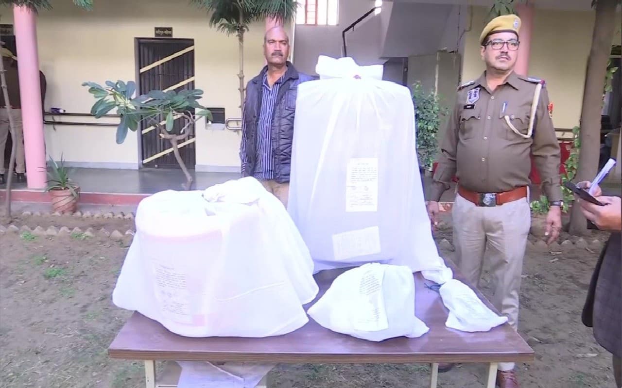 राजस्थान: हथौड़े से मारकर ताई की हत्या, कटर से काटा शव… श्रद्धा हत्याकांड को देखकर दिया घटना को अंजाम राजस्थान: हथौड़े से मारकर ताई की हत्या, कटर से काटा शव… श्रद्धा हत्याकांड को देखकर दिया घटना को अंजाम