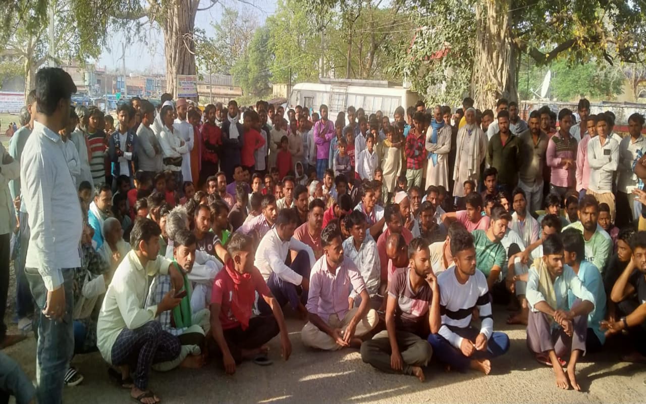 गढ़वा के खाला गांव में एक युवक की संदिग्ध अवस्था में मौत, ग्रामीणों ने की सड़क जाम