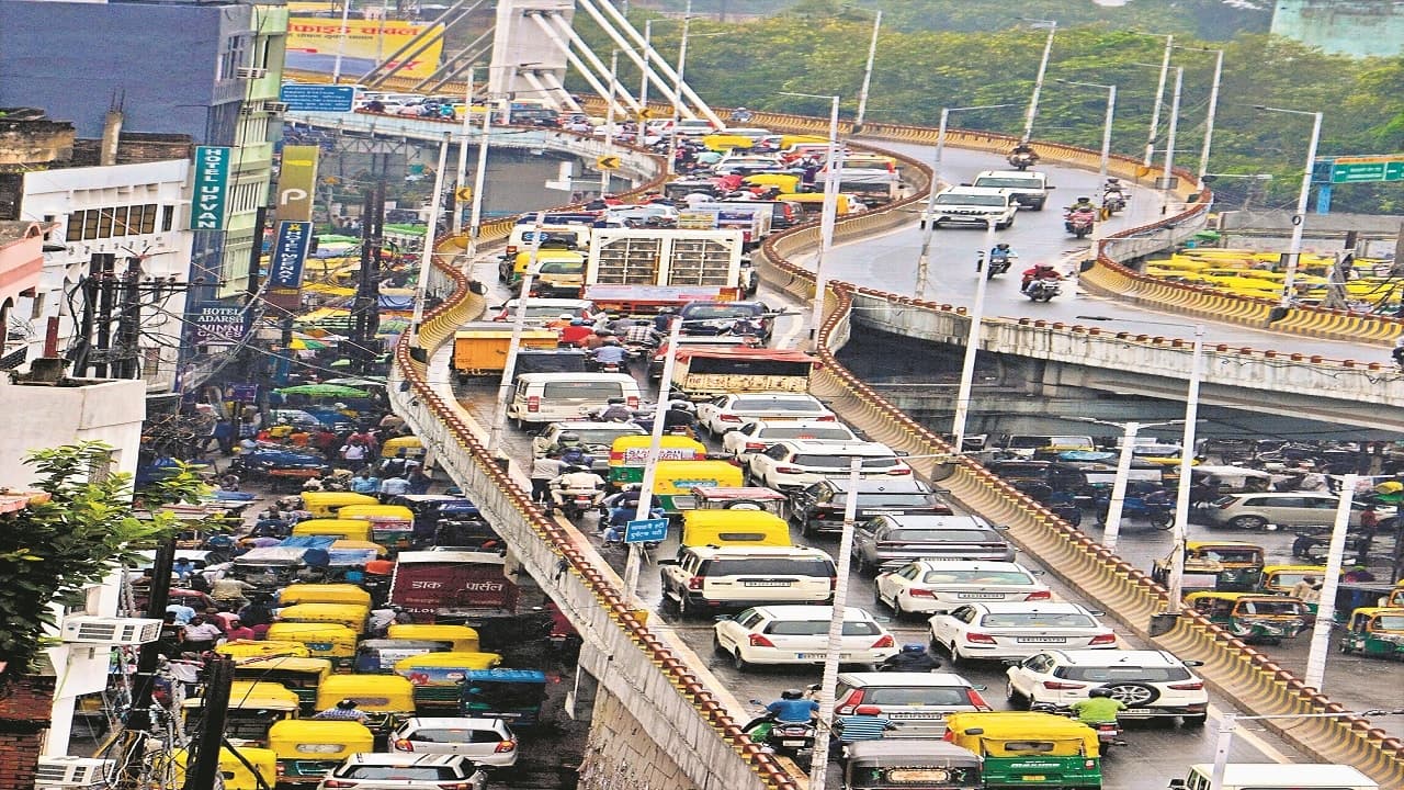 PHOTOS: पटना में जलजमाव और महाजाम का ये नजारा देखिए, जब बारिश के बाद थम गयी बिहार की राजधानी