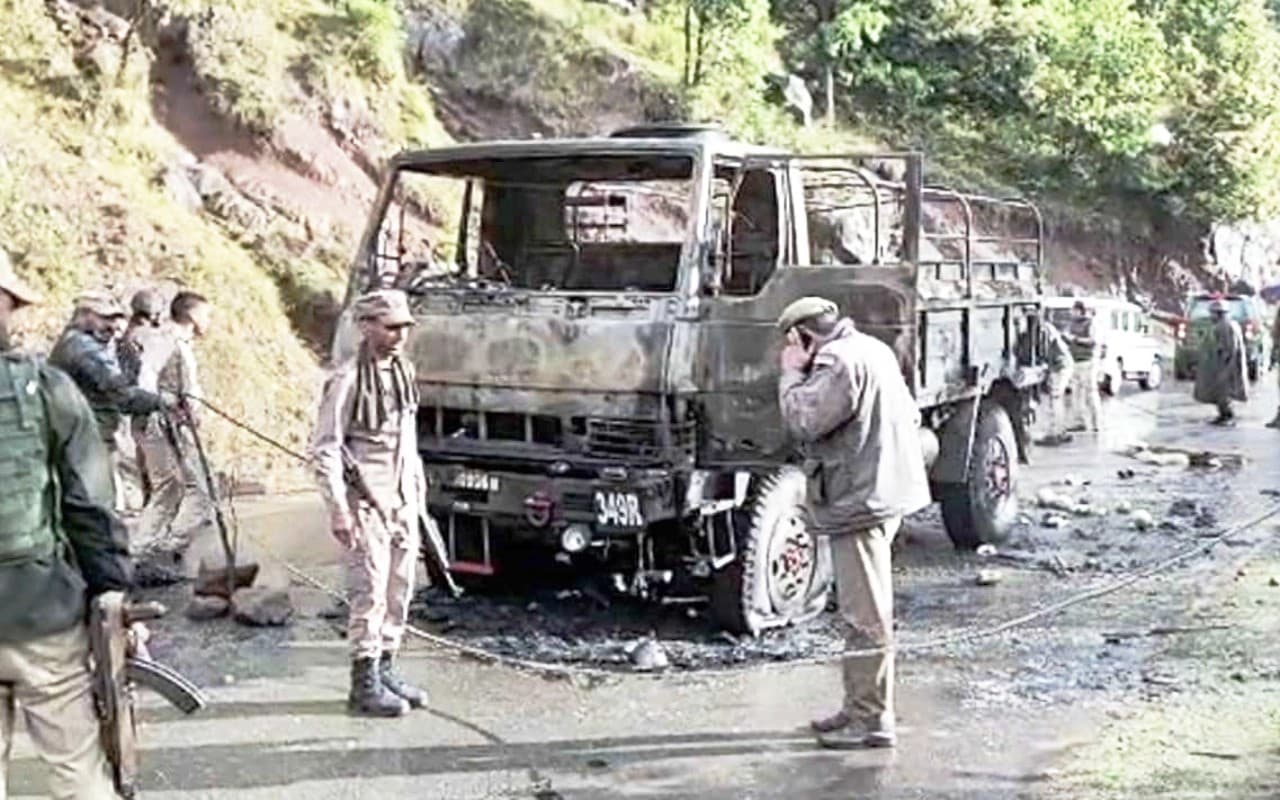 पुंछ में आतंकवादियों को पकड़ने के लिए तीसरे दिन भी सर्च ऑपरेशन जारी, हमले में 5 जवान हुए थे शहीद