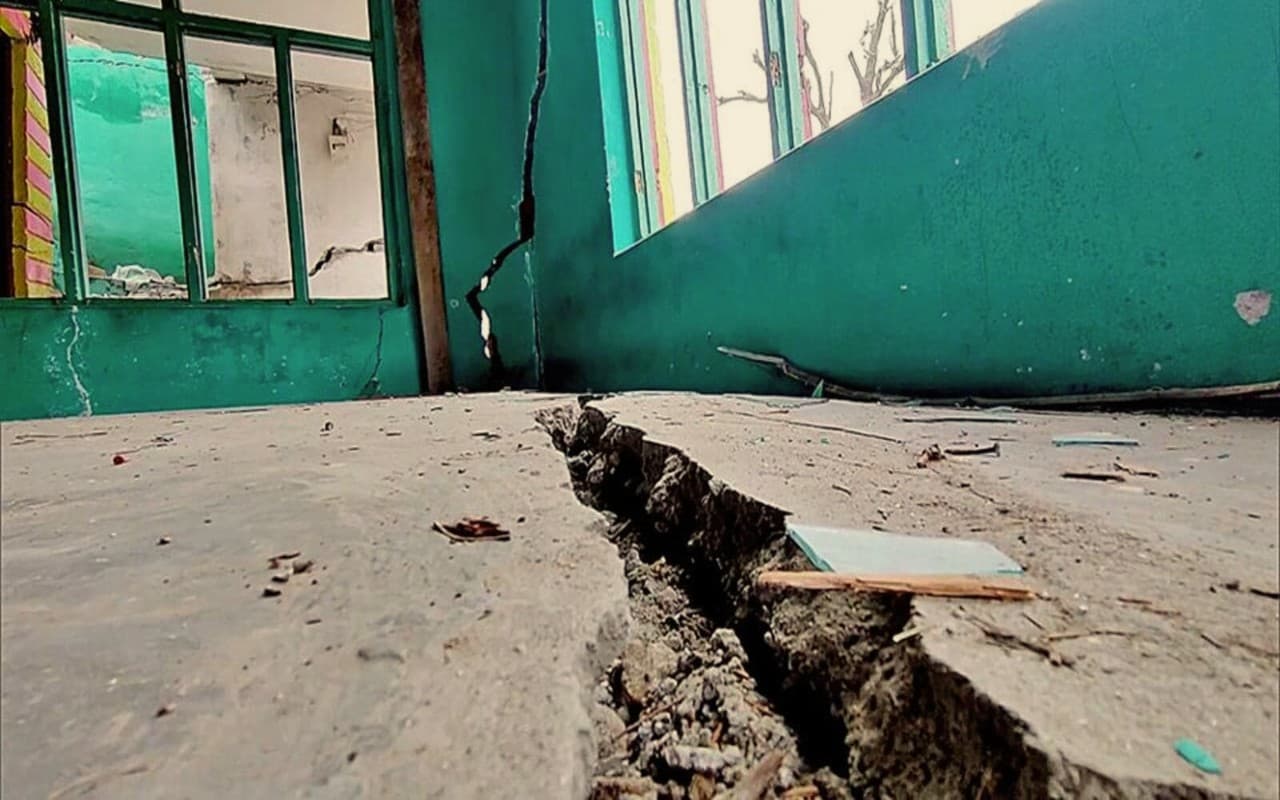 जोशीमठ के बाद अब जम्मू-कश्मीर के इस जिले में भी घरों पर पड़े दरार, अलर्ट जारी