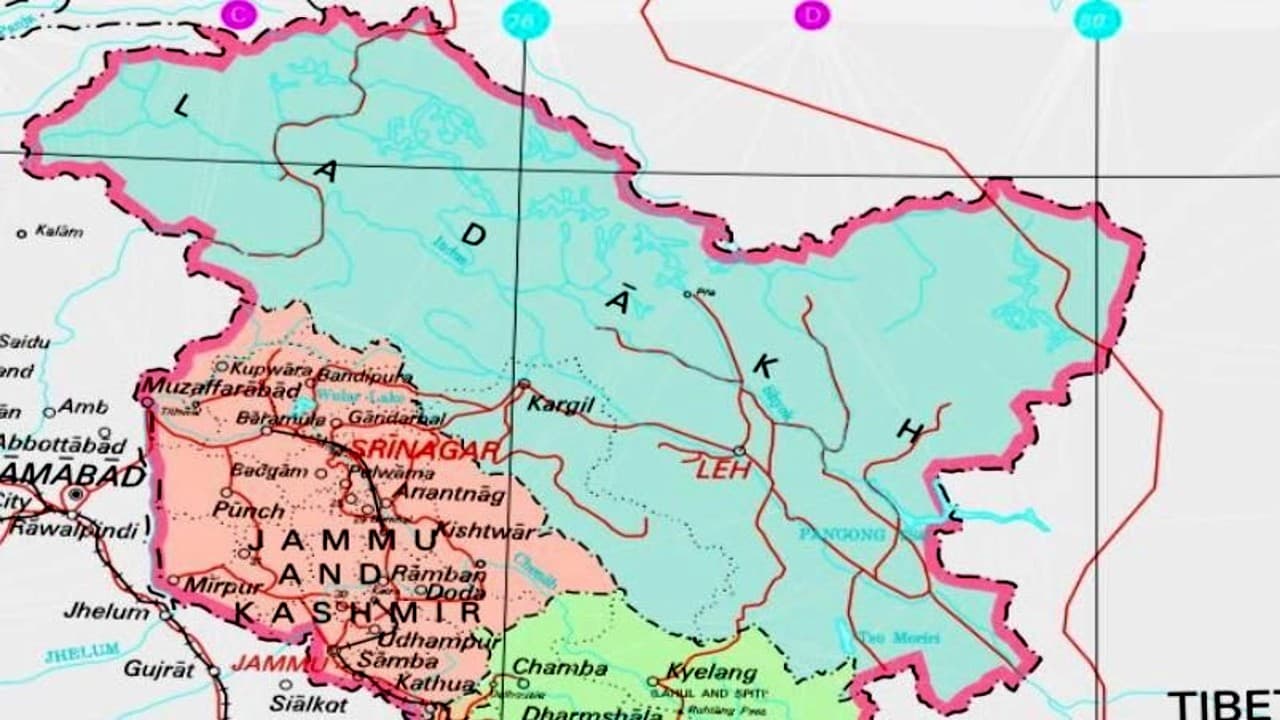 जम्मू-कश्मीर परिसीमन आयोग ने अपनी रिपोर्ट सार्वजनिक की, जानें अब कितनी लोकसभा और विधानसभा सीटें होंगी