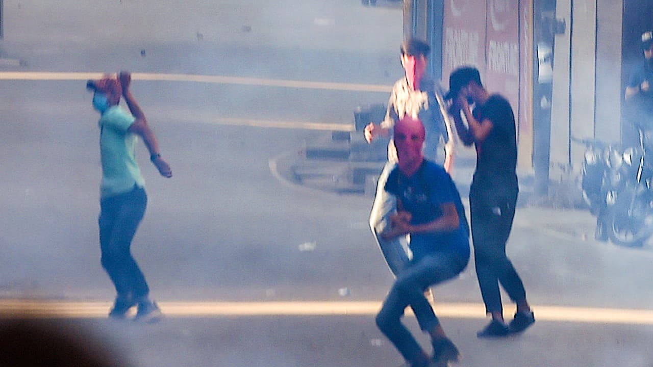 Yasin Malik को उम्रकैद की सजा के विरोध में जम्मू-कश्मीर में सुरक्षा बलों के साथ यासीन समर्थकों की झड़प